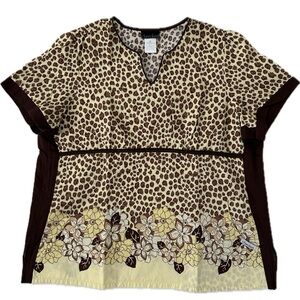091025 - 100 % Cotton Leopard Print Scrub Top